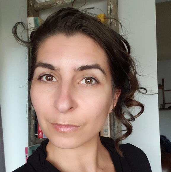 Meet your Posher, Tiffany - Picture 1 of 1